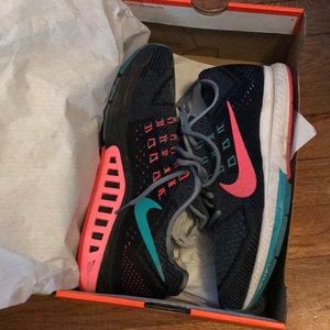 Nike zoom structures gray pink and blue